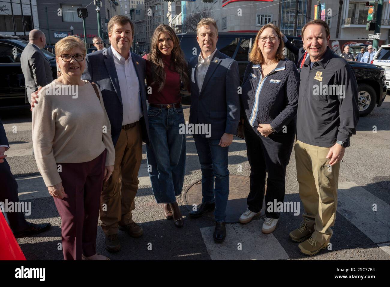 Il segretario del Dipartimento per la sicurezza interna (DHS) Kristi Noem si reca a New Orleans, Louisiana, per osservare le operazioni di sicurezza del DHS per il Super Bowl LIX, 3 febbraio 2025. Proseguendo una partnership di oltre 20 anni, più di 690 dipendenti DHS stanno lavorando per proteggere circa 73.000 fan che partecipano al Super Bowl LIX (foto DHS di Tia Dufour) Foto Stock