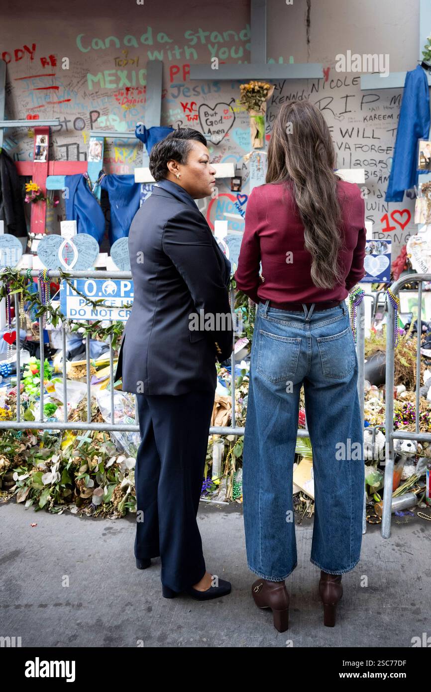 Il segretario del Dipartimento per la sicurezza interna (DHS) Kristi Noem si reca a New Orleans, Louisiana, per osservare le operazioni di sicurezza del DHS per il Super Bowl LIX, 3 febbraio 2025. Proseguendo una partnership di oltre 20 anni, più di 690 dipendenti DHS stanno lavorando per proteggere circa 73.000 fan che partecipano al Super Bowl LIX (foto DHS di Tia Dufour) Foto Stock