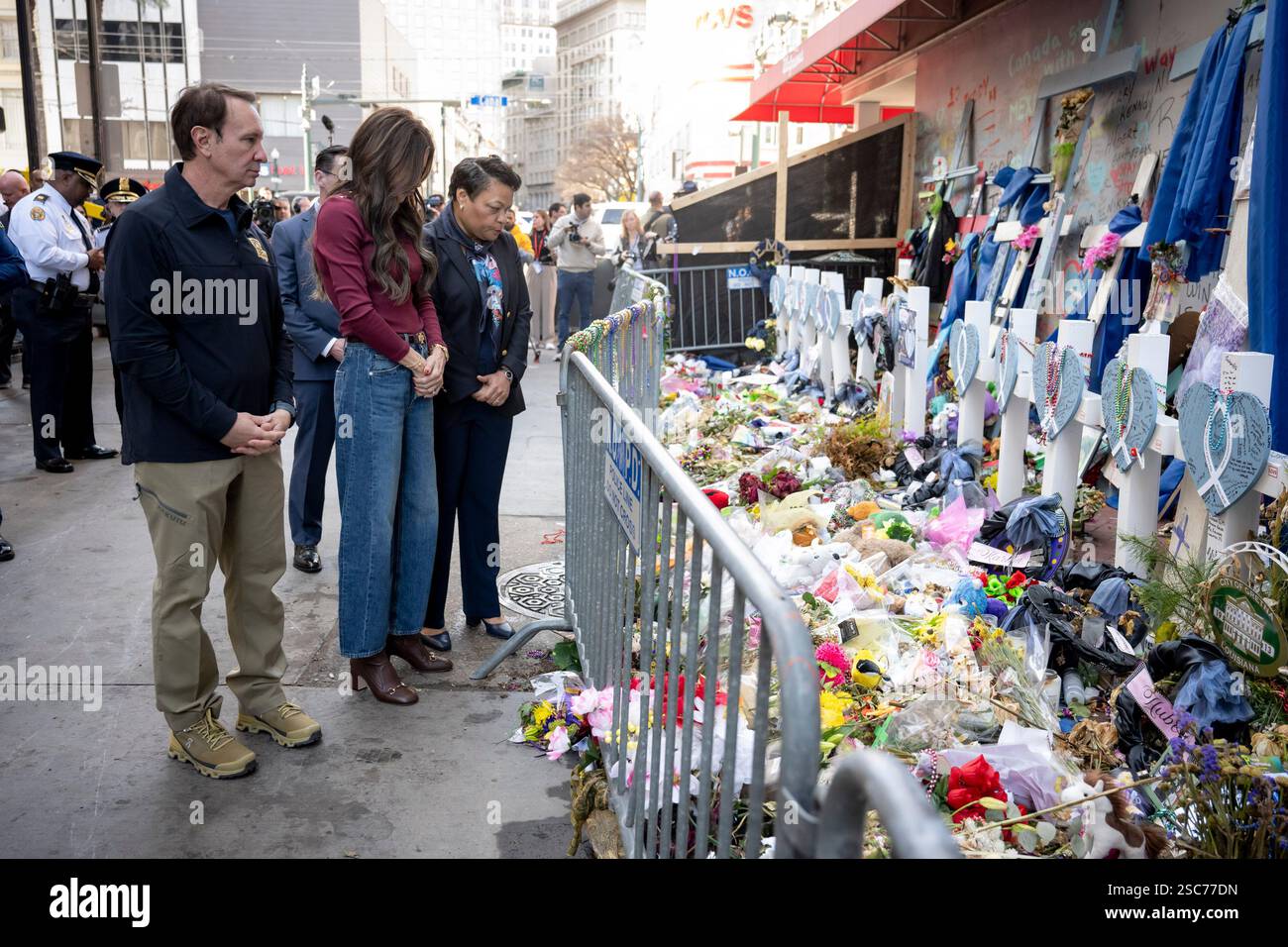 Il segretario del Dipartimento per la sicurezza interna (DHS) Kristi Noem si reca a New Orleans, Louisiana, per osservare le operazioni di sicurezza del DHS per il Super Bowl LIX, 3 febbraio 2025. Proseguendo una partnership di oltre 20 anni, più di 690 dipendenti DHS stanno lavorando per proteggere circa 73.000 fan che partecipano al Super Bowl LIX (foto DHS di Tia Dufour) Foto Stock