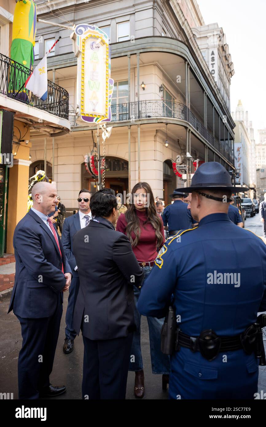 Il segretario del Dipartimento per la sicurezza interna (DHS) Kristi Noem si reca a New Orleans, Louisiana, per osservare le operazioni di sicurezza del DHS per il Super Bowl LIX, 3 febbraio 2025. Proseguendo una partnership di oltre 20 anni, più di 690 dipendenti DHS stanno lavorando per proteggere circa 73.000 fan che partecipano al Super Bowl LIX (foto DHS di Tia Dufour) Foto Stock