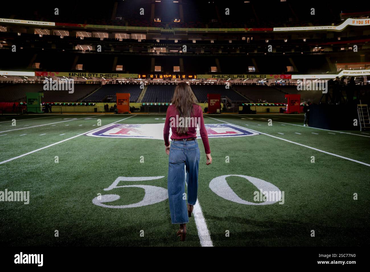 Il segretario del Dipartimento per la sicurezza interna (DHS) Kristi Noem si reca a New Orleans, Louisiana, per osservare le operazioni di sicurezza del DHS per il Super Bowl LIX, 3 febbraio 2025. Proseguendo una partnership di oltre 20 anni, più di 690 dipendenti DHS stanno lavorando per proteggere circa 73.000 fan che partecipano al Super Bowl LIX (foto DHS di Tia Dufour) Foto Stock