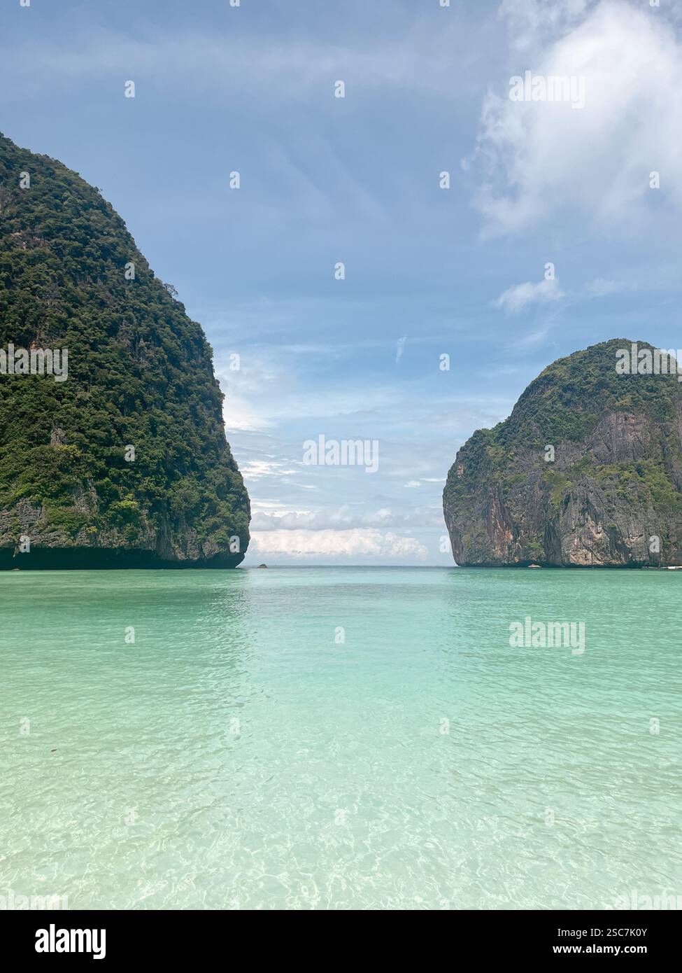 Maya Bay, Isole Phi Phi, Thailandia - Immagine stock catturata con smartphone