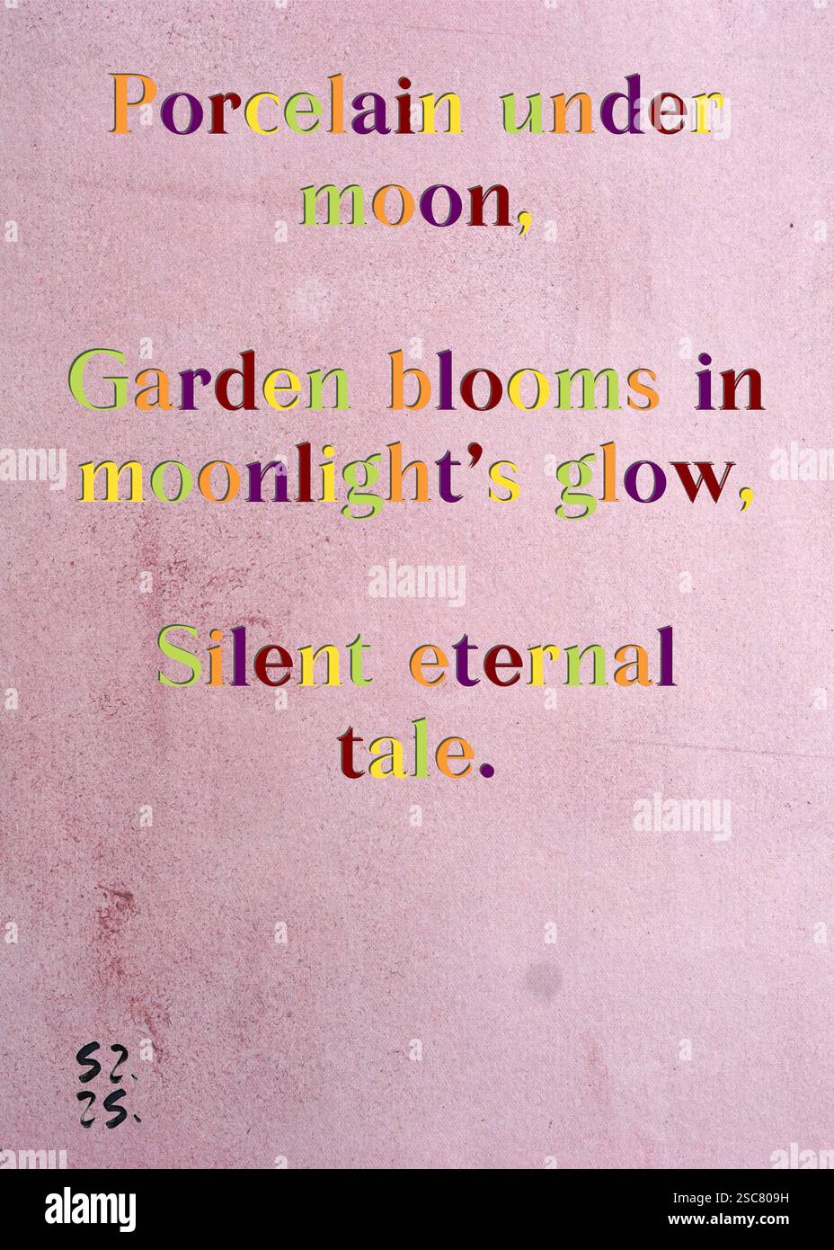 Porcellana sotto la luna, il giardino fiorisce al chiaro di luna, racconto eterno silenzioso. Aydın Yuksel's Silver Writers' Guild. Arte di Zsuzsa Szikra. Poetry Art Print, Triplumes è una forma poetica unica ispirata al tradizionale haiku, composta da tre righe che catturano momenti di chiarezza, emozione e approfondimento. Nella nostra collezione abbracciamo la libertà del linguaggio, dove la fusione delle parole e la rimozione dei trattini è più di una scelta stilistica: È un modo per trasmettere unità e vicinanza tra le idee, creando un'espressione fluida e compatta che risuona con i ritmi della vita moderna. Foto Stock