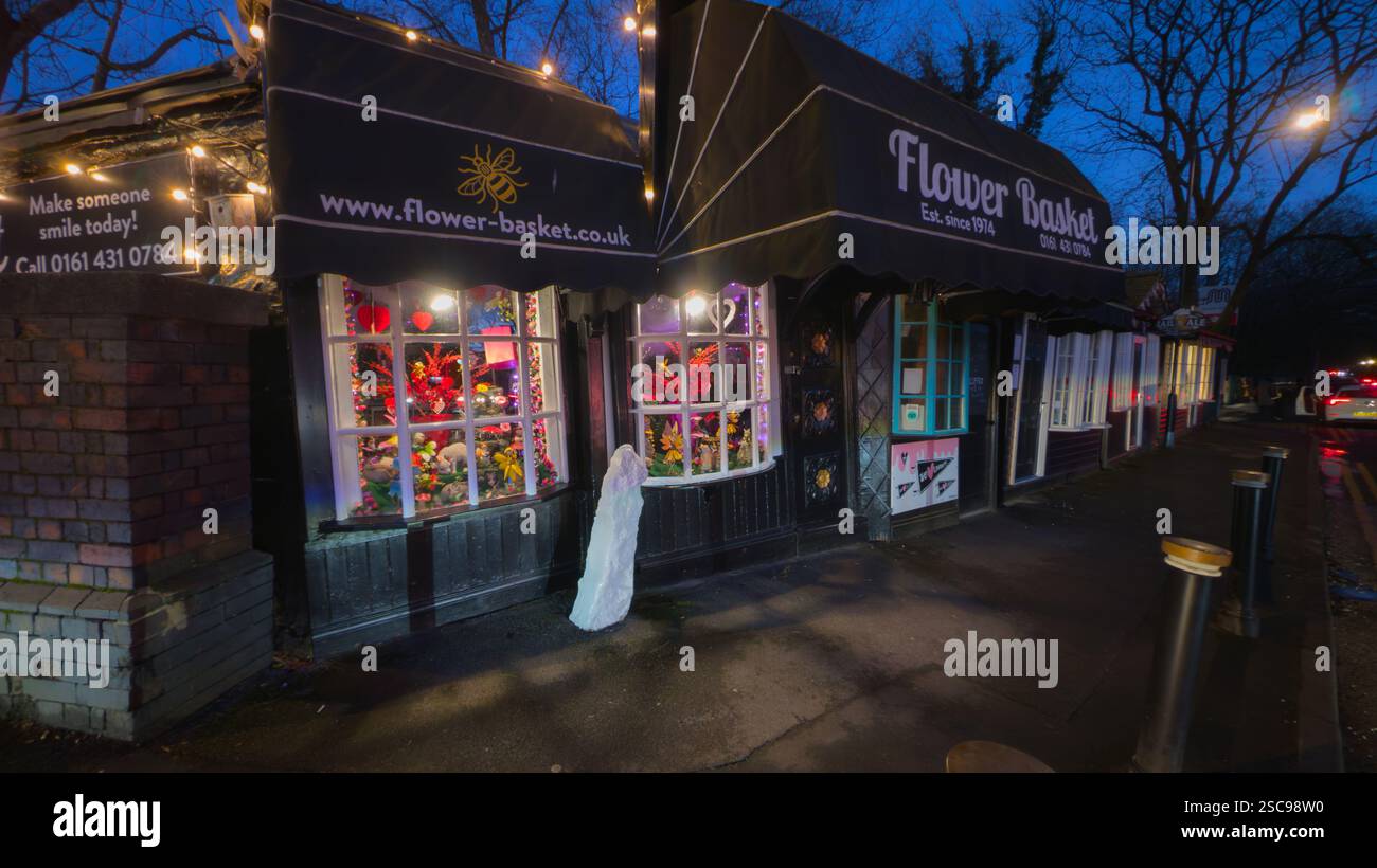 Cestino di fiori, fioraio, Heaton Moor, Stockport Regno Unito Foto Stock