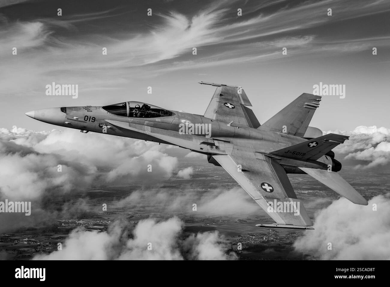 La Swiss Air Force utilizza il McDonnell Douglas F/A-18 Hornet per il combattimento aereo, gli attacchi di precisione e la ricognizione. Alimentato da due motori F404, è dotato di sistemi radar e avionici avanzati. Foto Stock