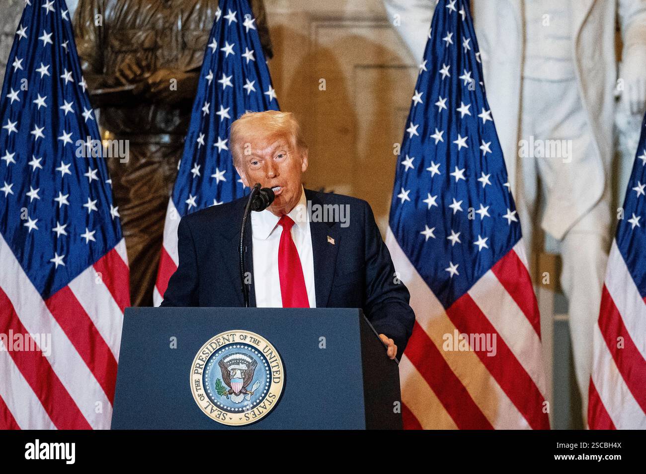 Il presidente degli Stati Uniti Donald Trump parla alla National Prayer Breakfast, al Campidoglio degli Stati Uniti, a Washington, D.C., giovedì 6 febbraio, 2025. (Graeme Sloan/Sipa USA) Foto Stock
