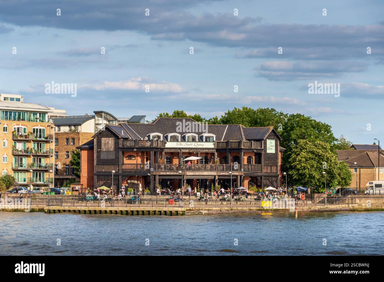 Pub sulle rive del Tamigi, Londra, Regno Unito Foto Stock