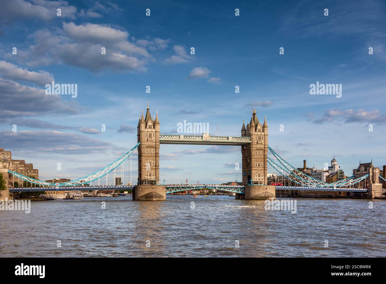 Il Tower Bridge di Londra, Regno Unito Foto Stock