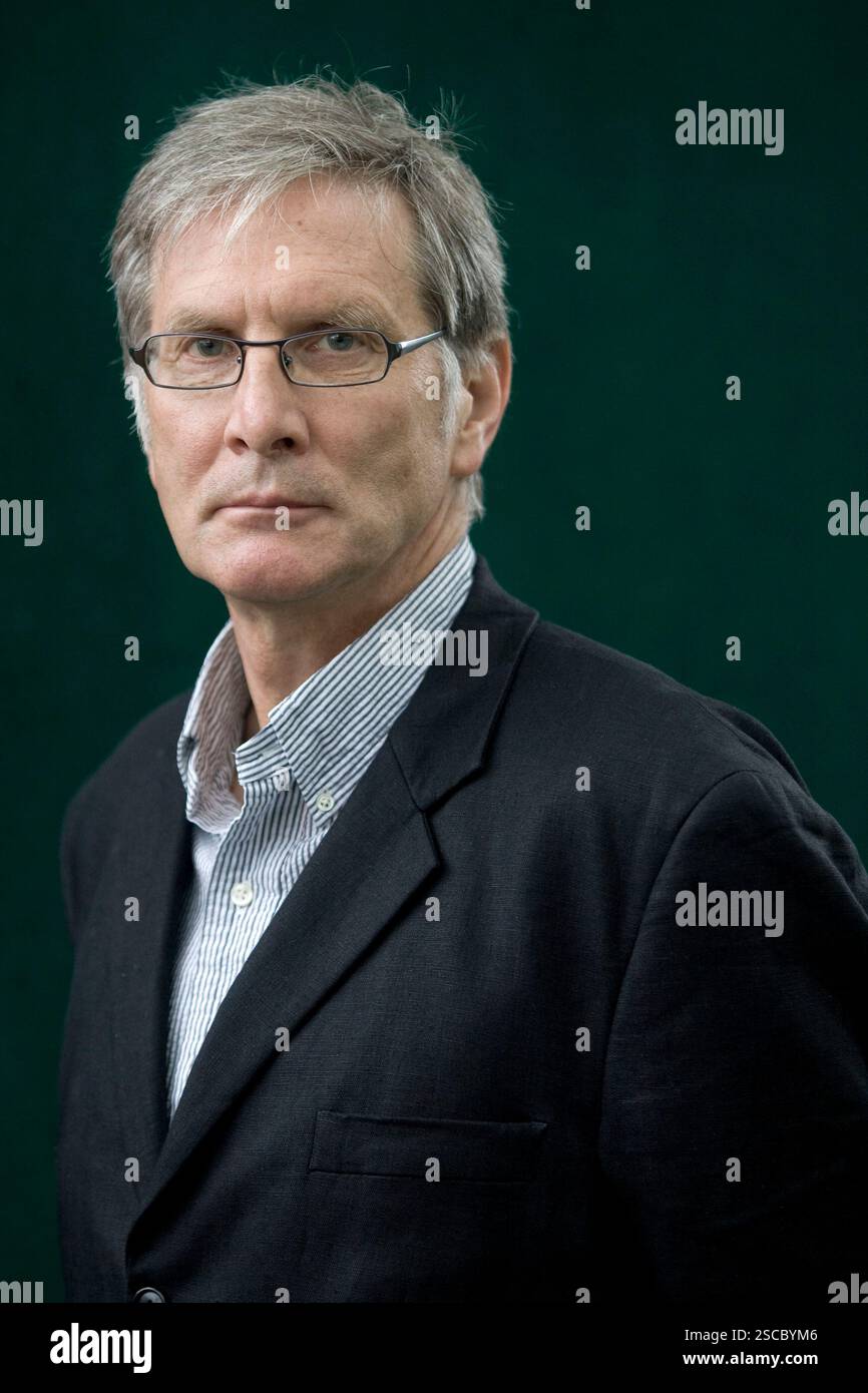 Il giornalista e commentatore britannico David Walker, nella foto all'Edinburgh International Book Festival, dove ha parlato della sua scrittura. L'evento di tre settimane è il più grande festival letterario del mondo e si tiene durante l'annuale Festival di Edimburgo. L'evento del 2009 ha visto la partecipazione di oltre 500 autori provenienti da tutto il mondo. Foto Stock