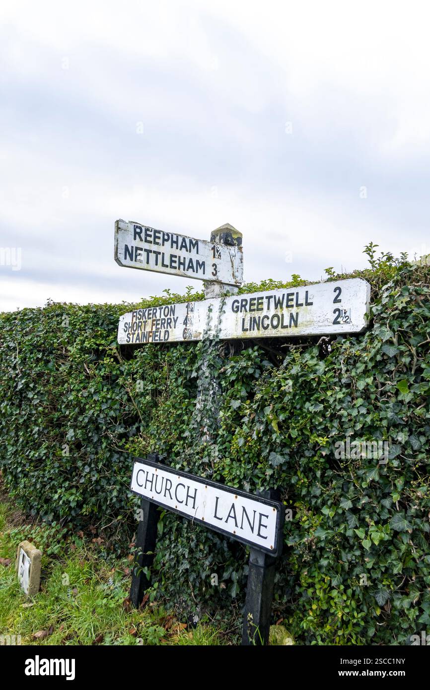 Cartello segnaletico per Lincoln City and Villages, Cherry Willingham, Lincoln, Lincolnshire, Inghilterra, REGNO UNITO Foto Stock