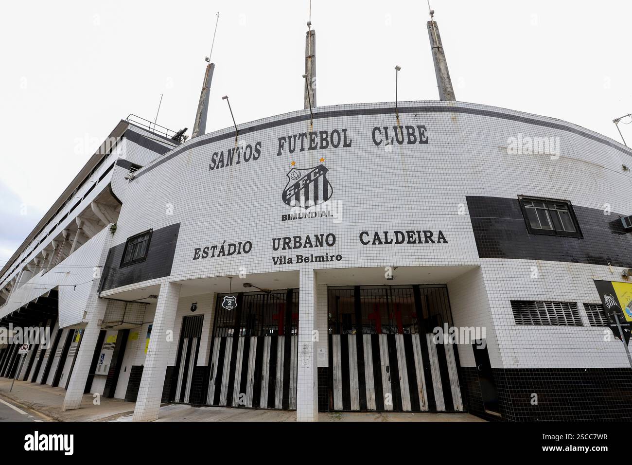 Santos, stato di San Paolo, Brasile - 15 febbraio 2020 - facciata dello stadio Urbano Caldeira, conosciuto come Vila Belmiro. Stadio di calcio del Santos FC . Foto Stock