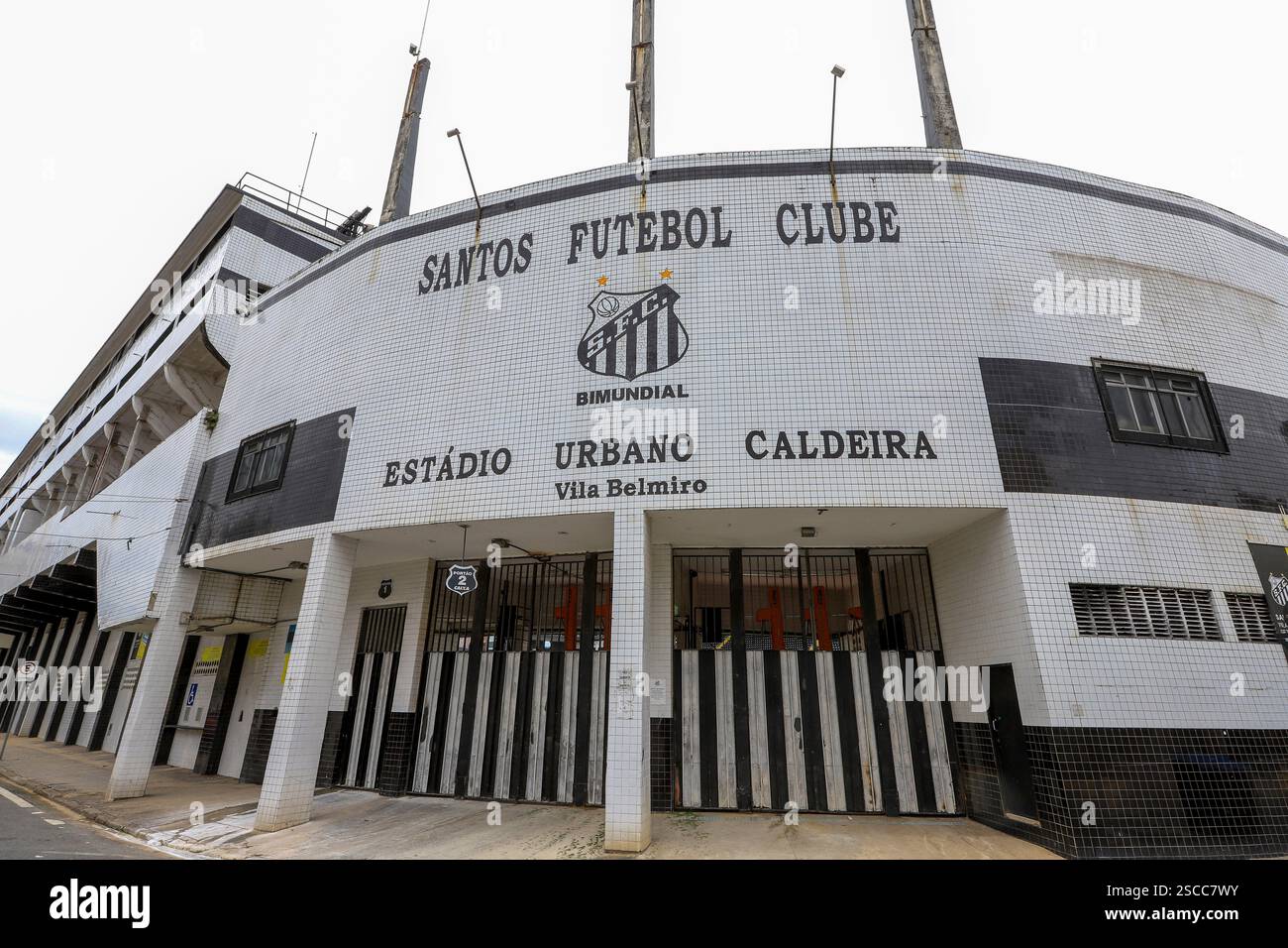 Santos, stato di San Paolo, Brasile - 15 febbraio 2020 - facciata dello stadio Urbano Caldeira, conosciuto come Vila Belmiro. Stadio di calcio del Santos FC . Foto Stock