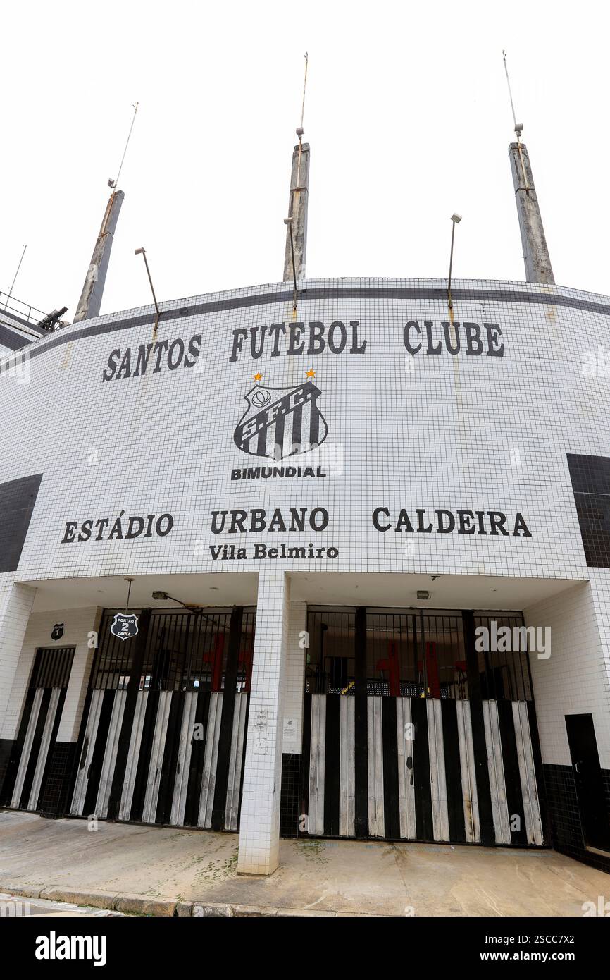Santos, stato di San Paolo, Brasile - 15 febbraio 2020 - facciata dello stadio Urbano Caldeira, conosciuto come Vila Belmiro. Stadio di calcio del Santos FC . Foto Stock