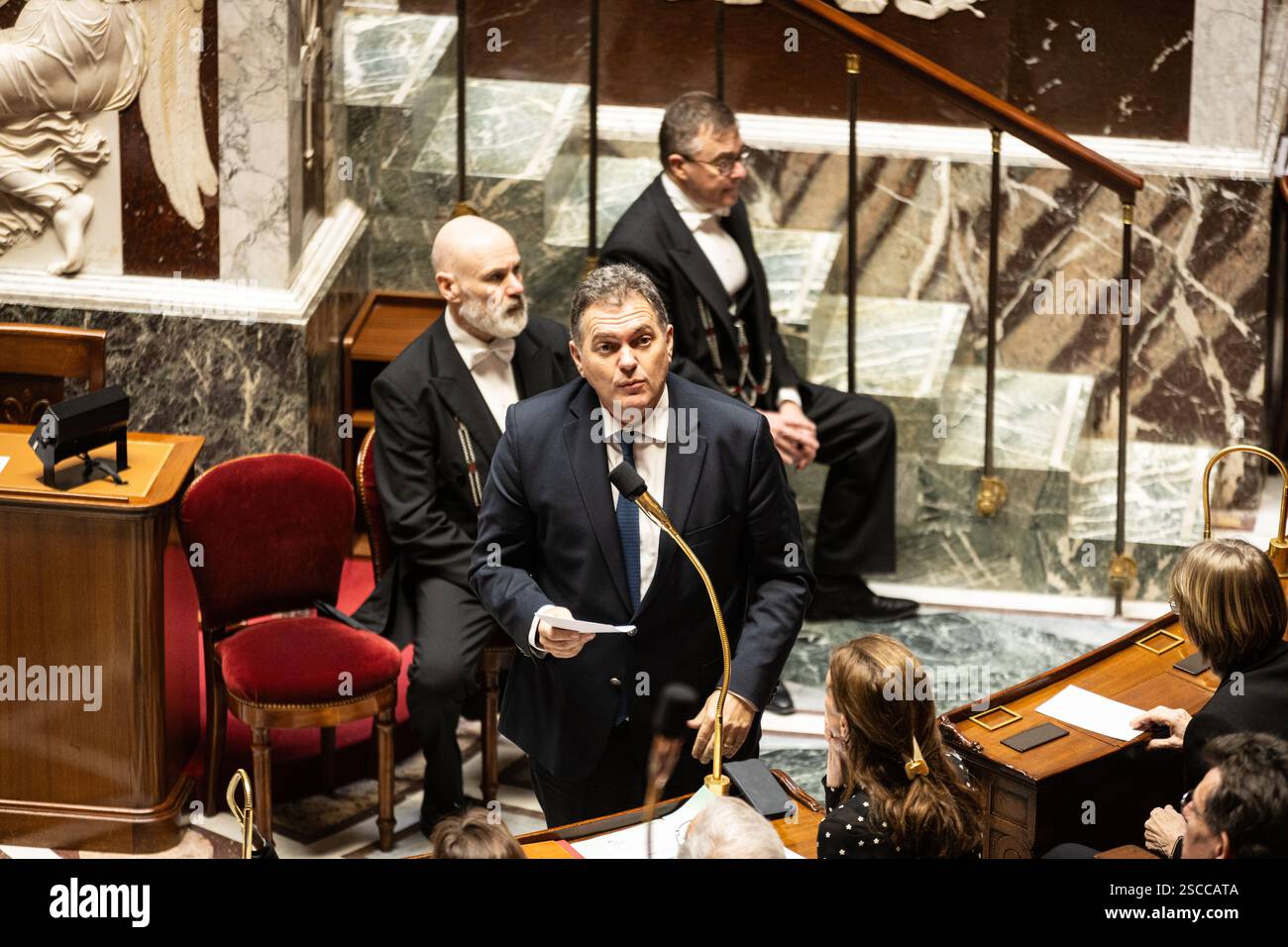 Parigi, Francia. 5 febbraio 2025. Philippe Tabarot, ministro associato al ministro della pianificazione regionale e del decentramento, responsabile dei trasporti, interviene durante la sessione delle interrogazioni al governo all'Assemblea nazionale. Una sessione settimanale di interrogatori sul governo francese si svolge all'emiciciclo dell'Assemblea Nazionale, a Parigi. Credito: SOPA Images Limited/Alamy Live News Foto Stock