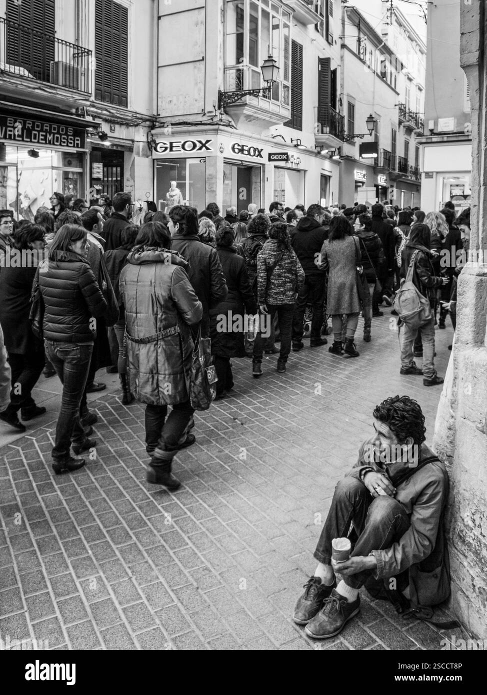 Senzatetto che chiede elemosina in occasione di una dimostrazione per migliorare il sistema educativo, Palma, Maiorca, Isole Baleari, Spagna, Europa Foto Stock