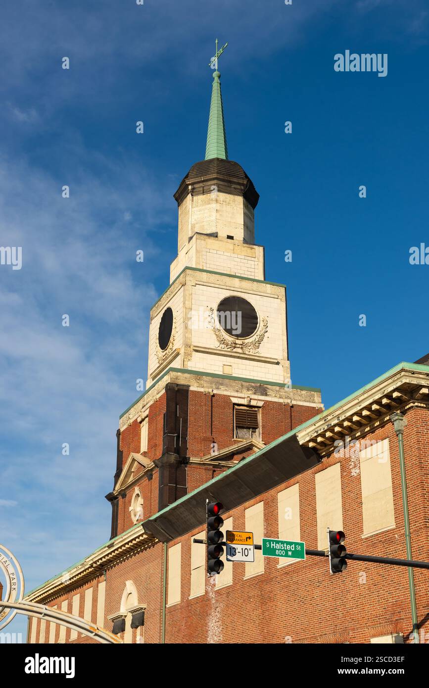Esterno del vecchio edificio della banca sul retro del quartiere Yards, Chicago, Illinois, Stati Uniti. Foto Stock