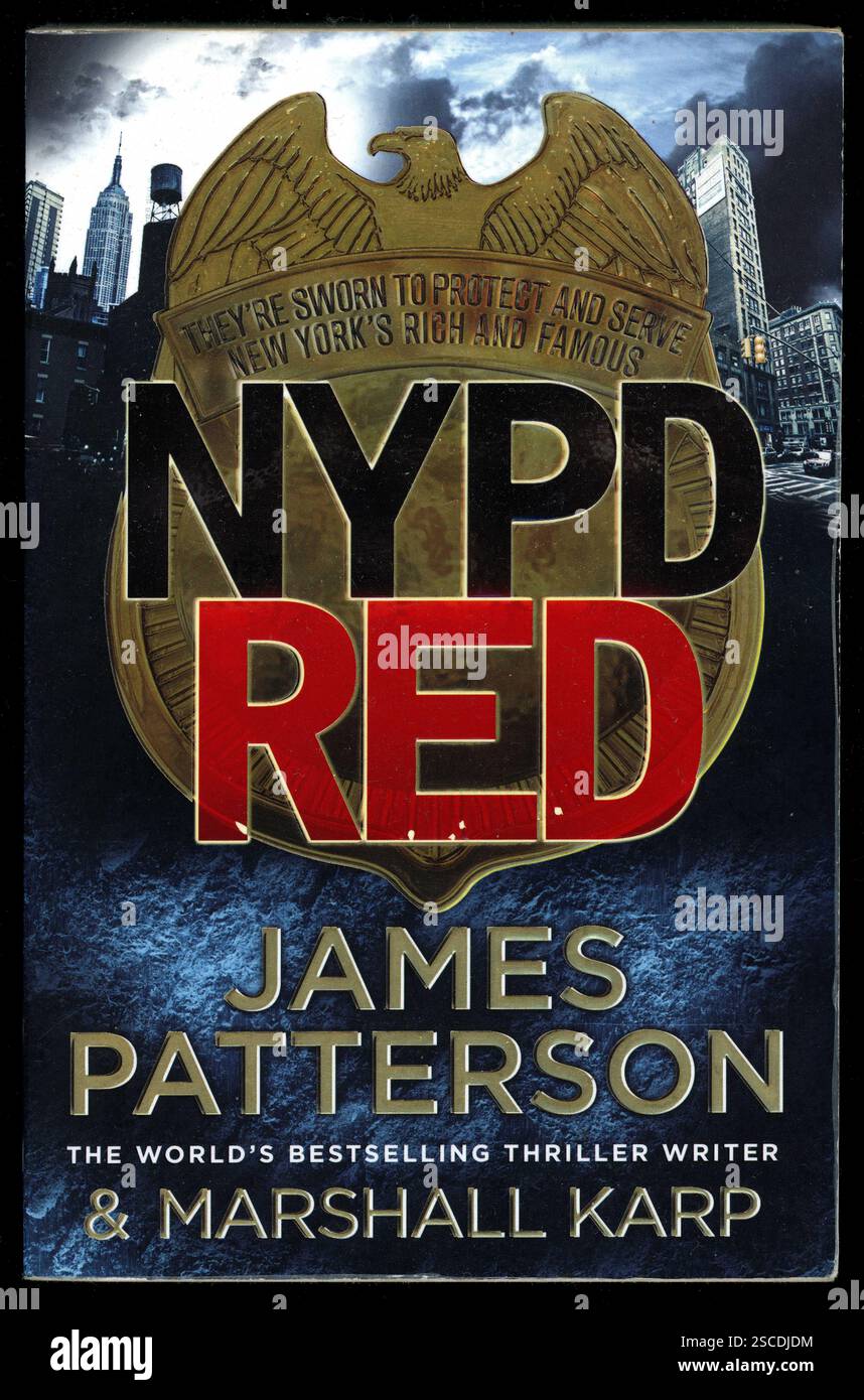 Copertina del libro cartaceo usata della copertina del libro cartaceo NYPD Red di James Patterson & Marshall Karp. Pubblicato nel 2013. Foto Stock