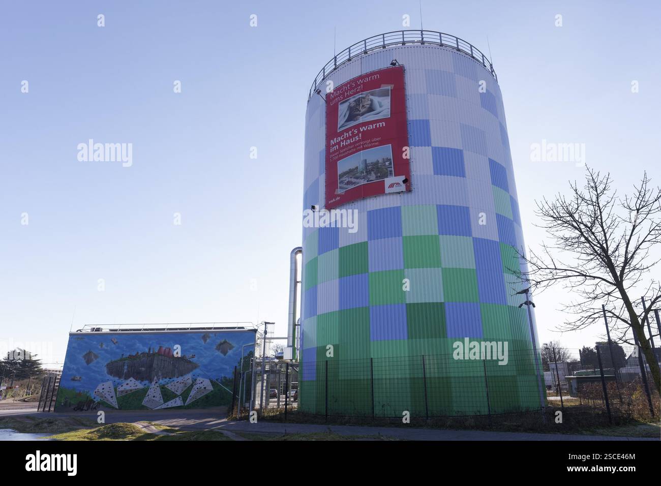 Serbatoio per il teleriscaldamento di Stadtwerke Krefeld, SWK, 4500 metri cubi di acqua calda per il riscaldamento, riduzione di CO2, energie rinnovabili, Krefeld, Nort Foto Stock