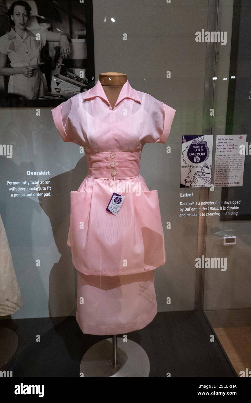 "Real Clothes, Real Lives: 200years of What Women Wore" Exhibition alla New York Historical Society, Upper West Side, NYC, USA 2025 Foto Stock