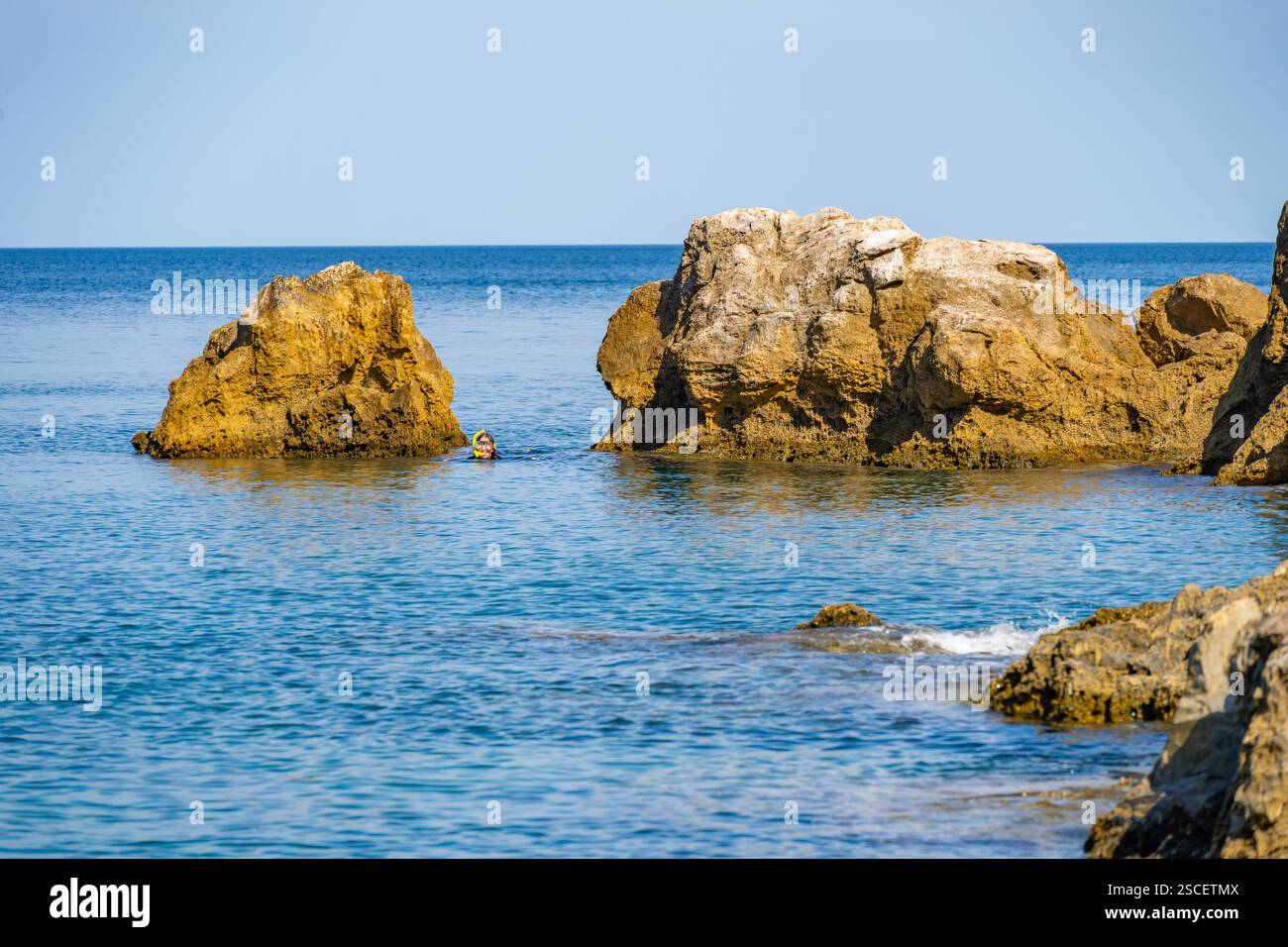 Fai snorkeling alla spiaggia di Labinou sulla costa orientale della penisola del Pilio in Grecia Foto Stock