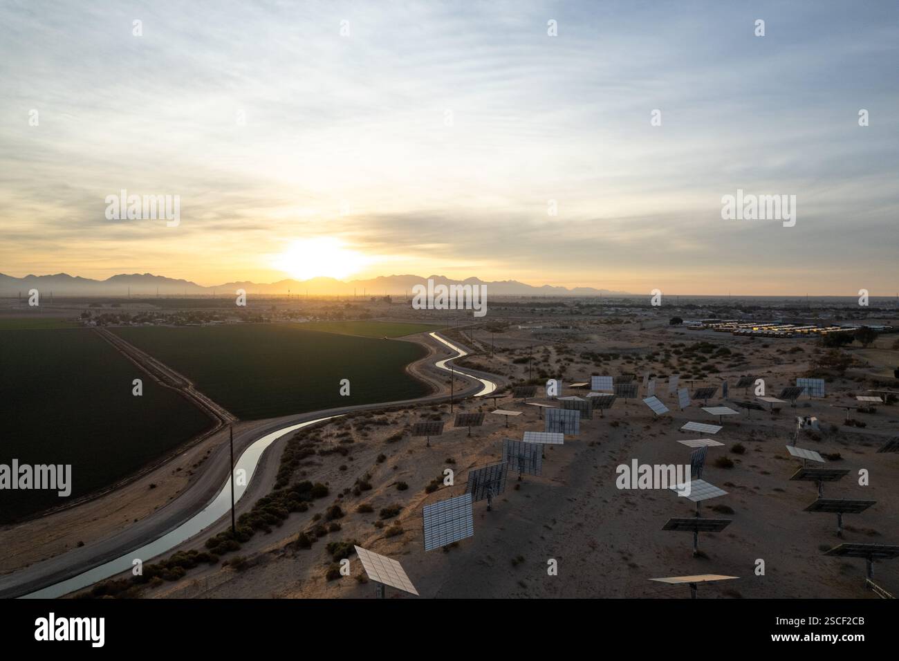 Obsoleto Solar Farm Foto Stock