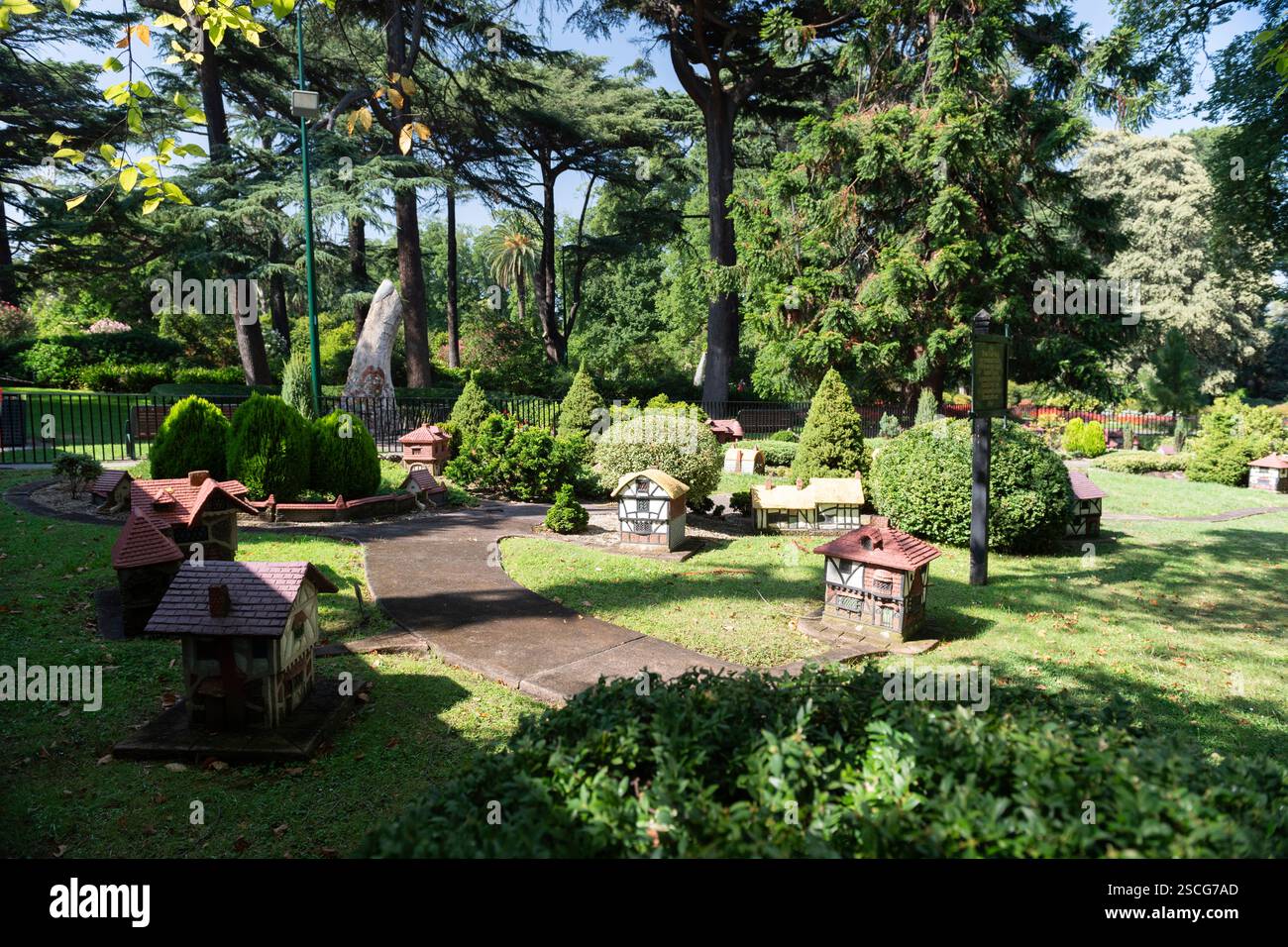 Fitzroy Gardens, un modello di un villaggio Tudor situato nei Fitzroy Gardens, rappresenta un tipico villaggio del Kentish durante il periodo Tudor Foto Stock