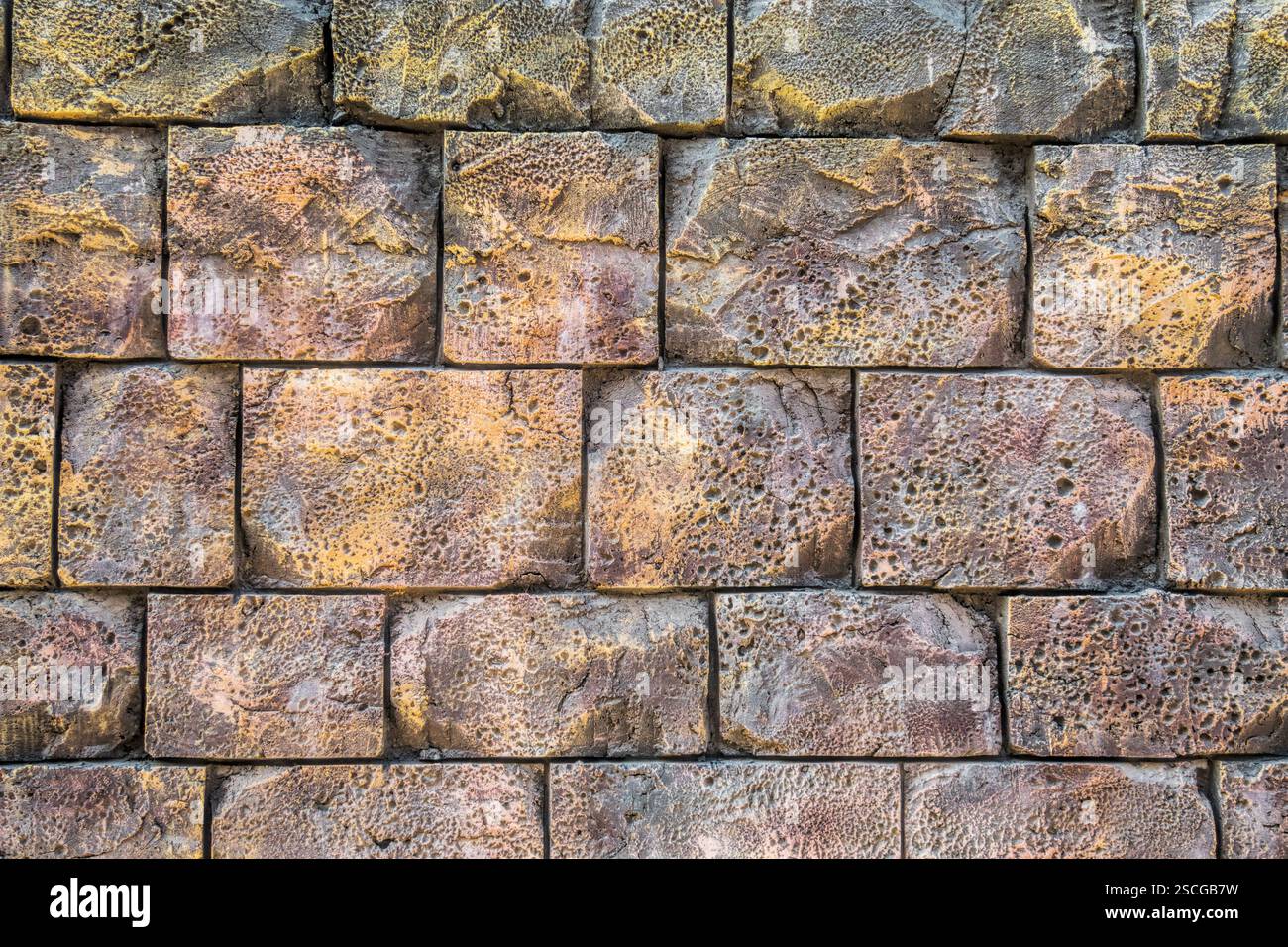 Il muro delle grandi vecchie pietre grigie Foto Stock