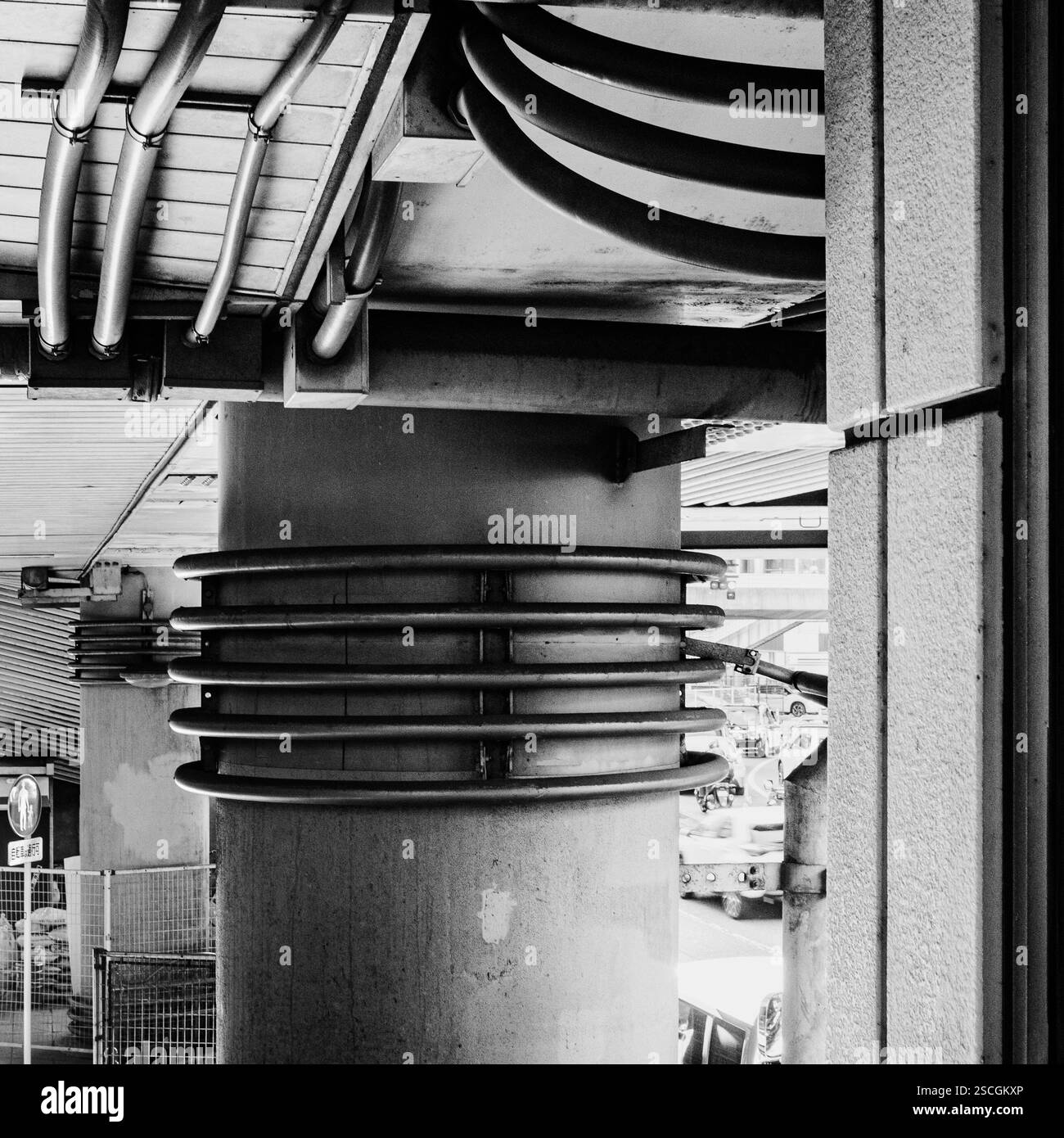 Dopo aver fotografato santuari e templi locali vicino all’ufficio del mio collega presso la stazione di Ueno a Tokyo, in Giappone, sono tornato alla stazione. Lungo la strada, Foto Stock