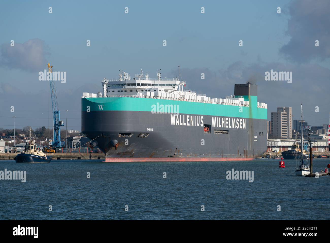 Un vettore di veicoli, 'THEMIS', parte da Southampton Foto Stock