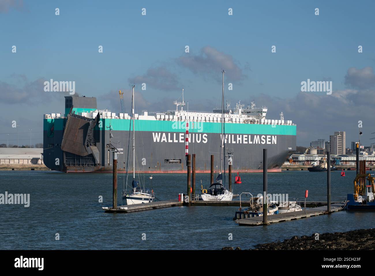 Un vettore di veicoli, 'THEMIS', parte da Southampton Foto Stock