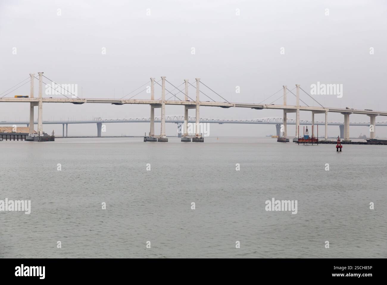 Ponti che attraversano il lungomare di Macao Foto Stock