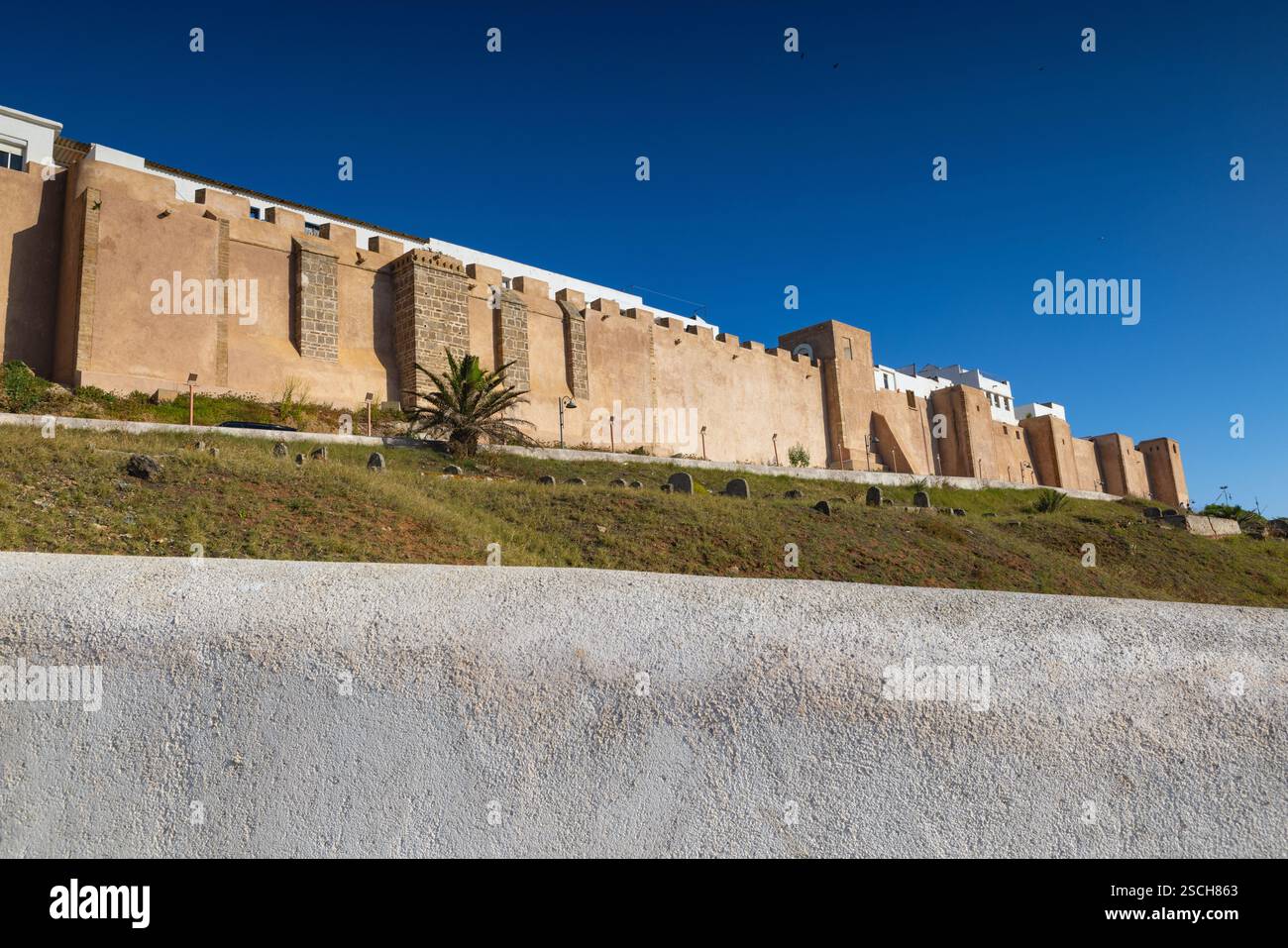 Mura della città di Almohad della medina di Rabat, Marocco. Nord Africa Foto Stock