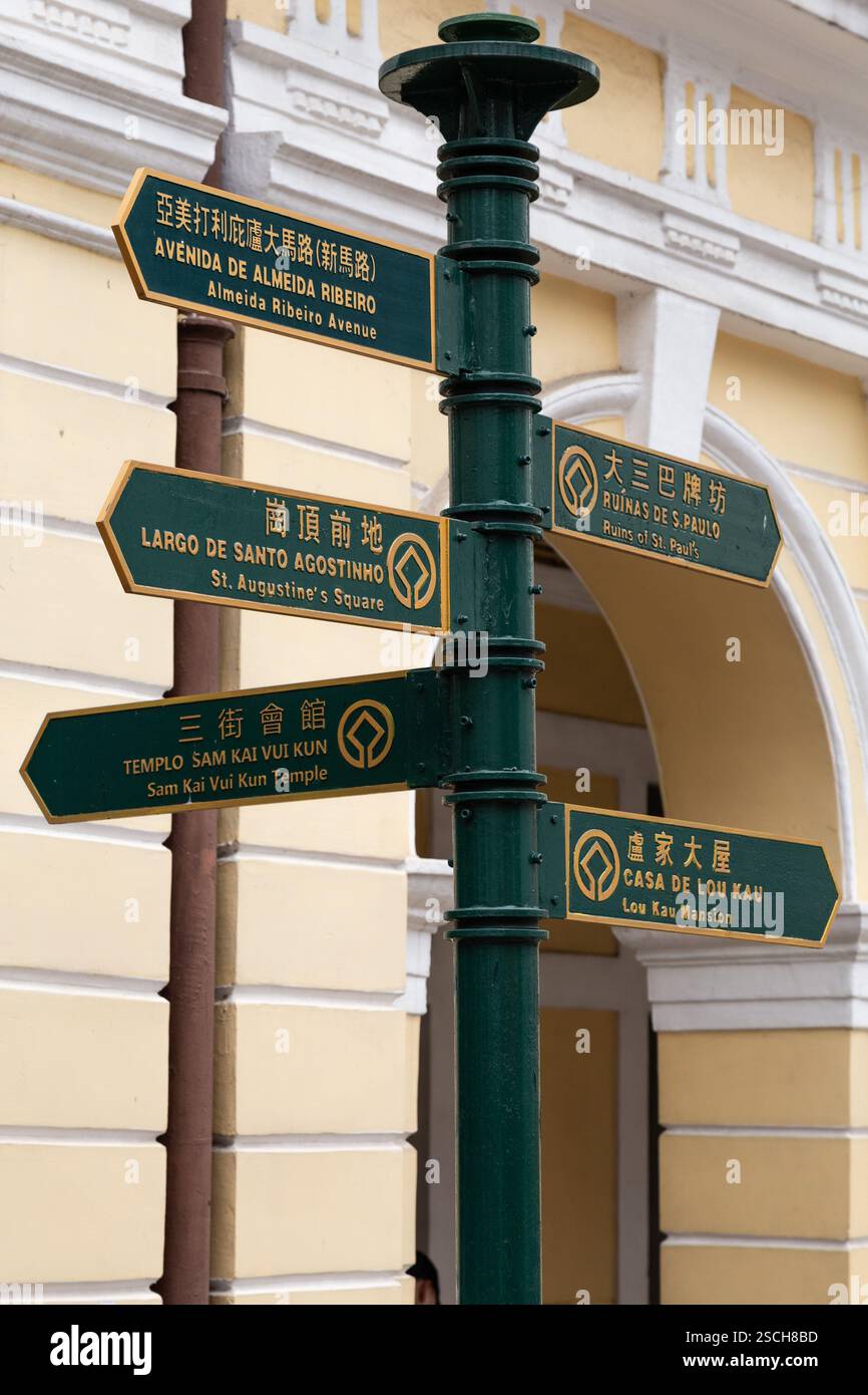 Cartello verde metallico in Piazza Senado, Macao Foto Stock