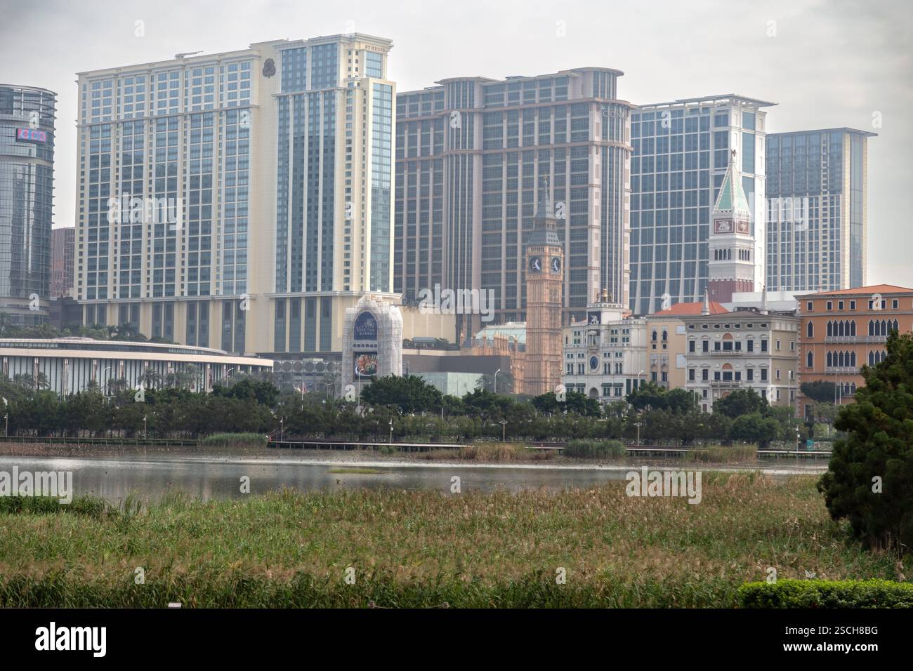 Vista degli iconici casinò di Macao, tra cui il londinese e il veneziano Foto Stock