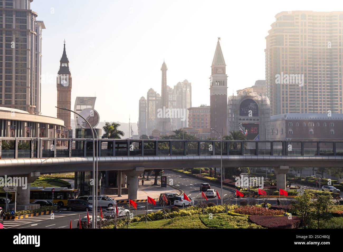 Oltrepassa la Strip di Macao durante l'ora dorata da sogno Foto Stock