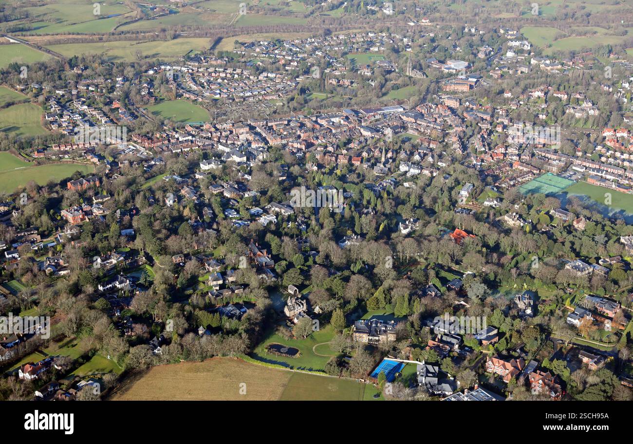 Vista aerea dal sud-est del villaggio di Alderley Edge nel Cheshire Foto Stock Vista aerea dal sud-est del villaggio di Alderley Edge nel Cheshire Foto Stock