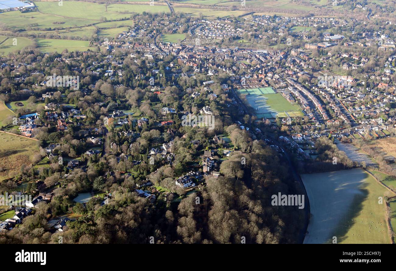 Vista aerea del villaggio di Alderley Edge da est, guardando lungo The Edge. Cheshire Foto Stock