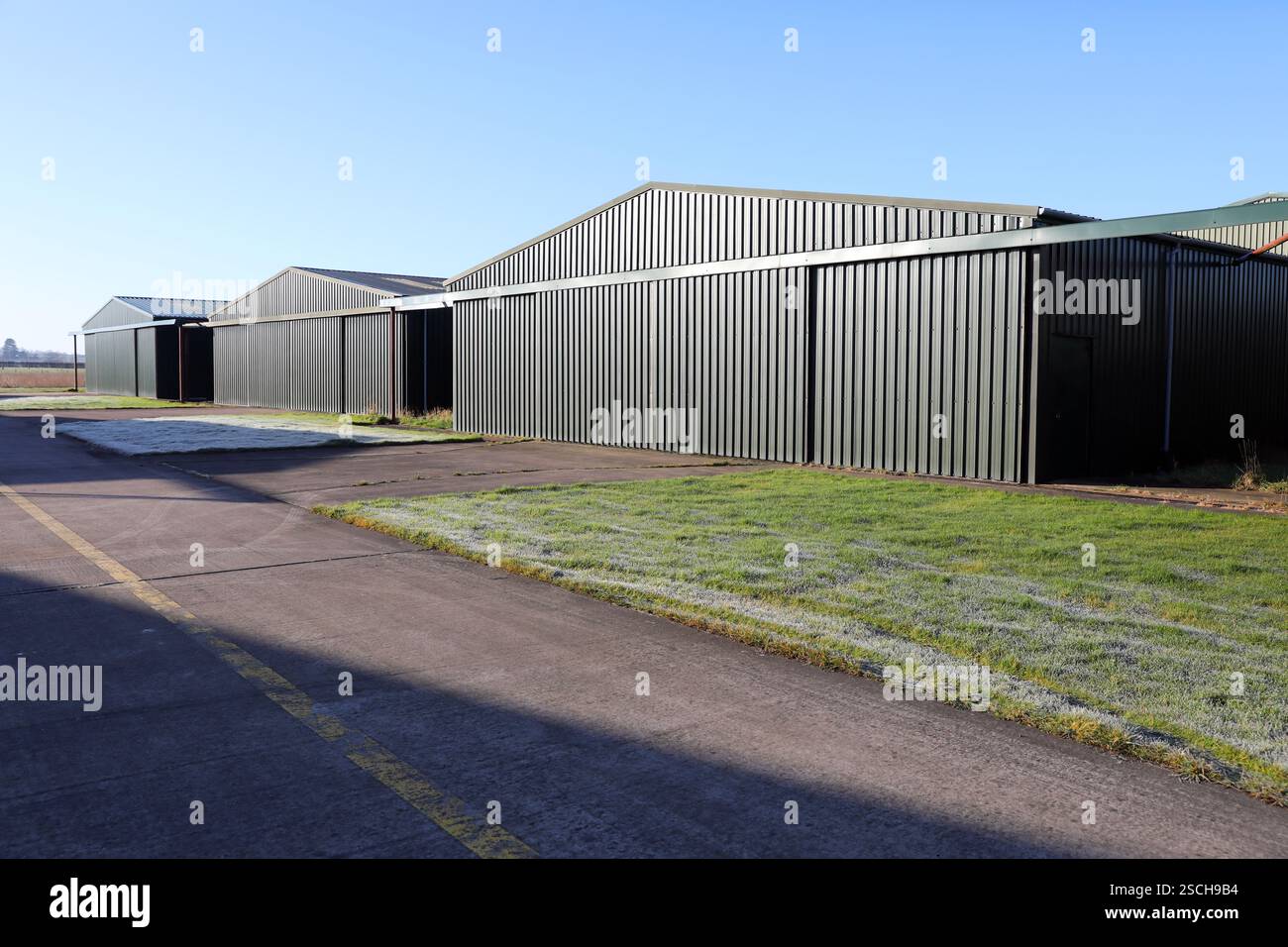 Hangar di aerei al Sleap Airfield, Shropshire Foto Stock
