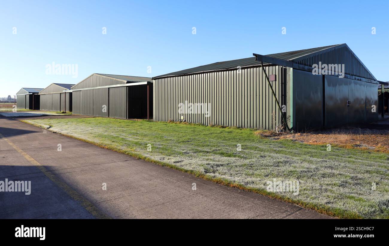 Hangar di aerei al Sleap Airfield, Shropshire Foto Stock