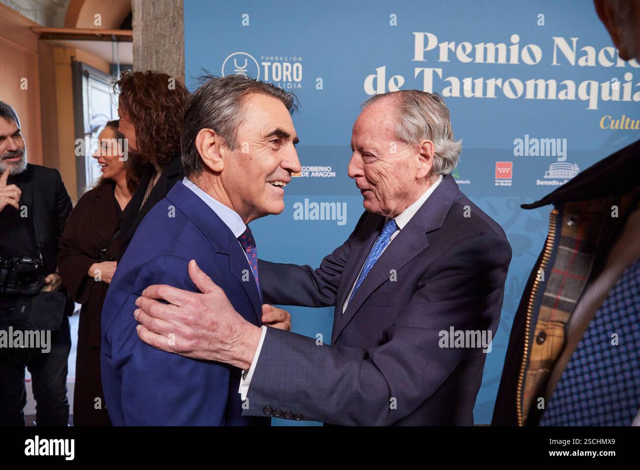 Madrid, 01/30/2025. Vera Casa de Correos. Presentazione del nuovo premio nazionale per la lotta alla bullismo, dopo essere stato sospeso dall'attuale ministro della Cultura, promosso dal Senato, dalla Fondazione Toro de Lidia e da nove comunità autonome. Isabel Díaz Ayuso, Pedro Rollán, il torero El Juli, il residente e allevatore della Fondazione Victoriano Martín e molti altri vi partecipano. Foto: Guillermo Navarro ARCHDC. Crediti: Album / Archivo ABC / Guillermo Navarro Foto Stock