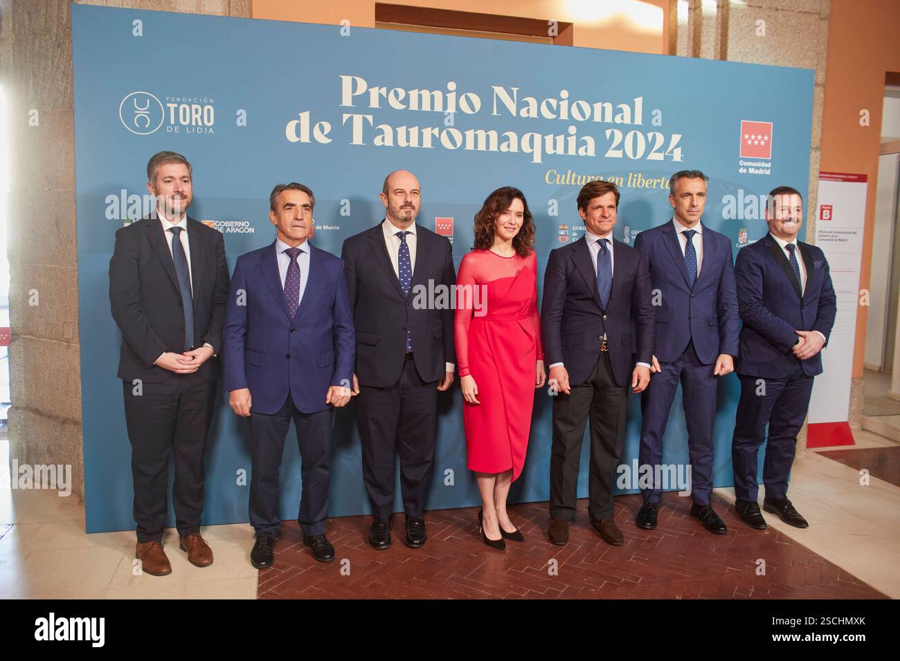 Madrid, 01/30/2025. Vera Casa de Correos. Presentazione del nuovo premio nazionale per la lotta alla bullismo, dopo essere stato sospeso dall'attuale ministro della Cultura, promosso dal Senato, dalla Fondazione Toro de Lidia e da nove comunità autonome. Isabel Díaz Ayuso, Pedro Rollán, il torero El Juli, il residente e allevatore della Fondazione Victoriano Martín e molti altri vi partecipano. Foto: Guillermo Navarro ARCHDC. Crediti: Album / Archivo ABC / Guillermo Navarro Foto Stock
