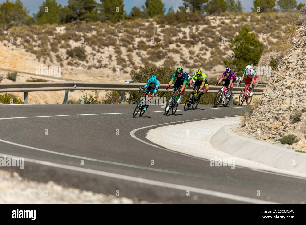Relleu, Alicante, Spagna - 02,06,2025 - 0676° volta a la Comunitat Valenciana 2025 - tappa 2, gruppo di ciclisti sfuggiti durante la seconda tappa. Foto Stock