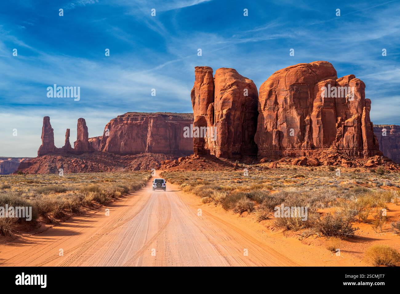 Sterrato, Monument Valley Navajo Tribal Park, Utah-Arizona, Stati Uniti Foto Stock
