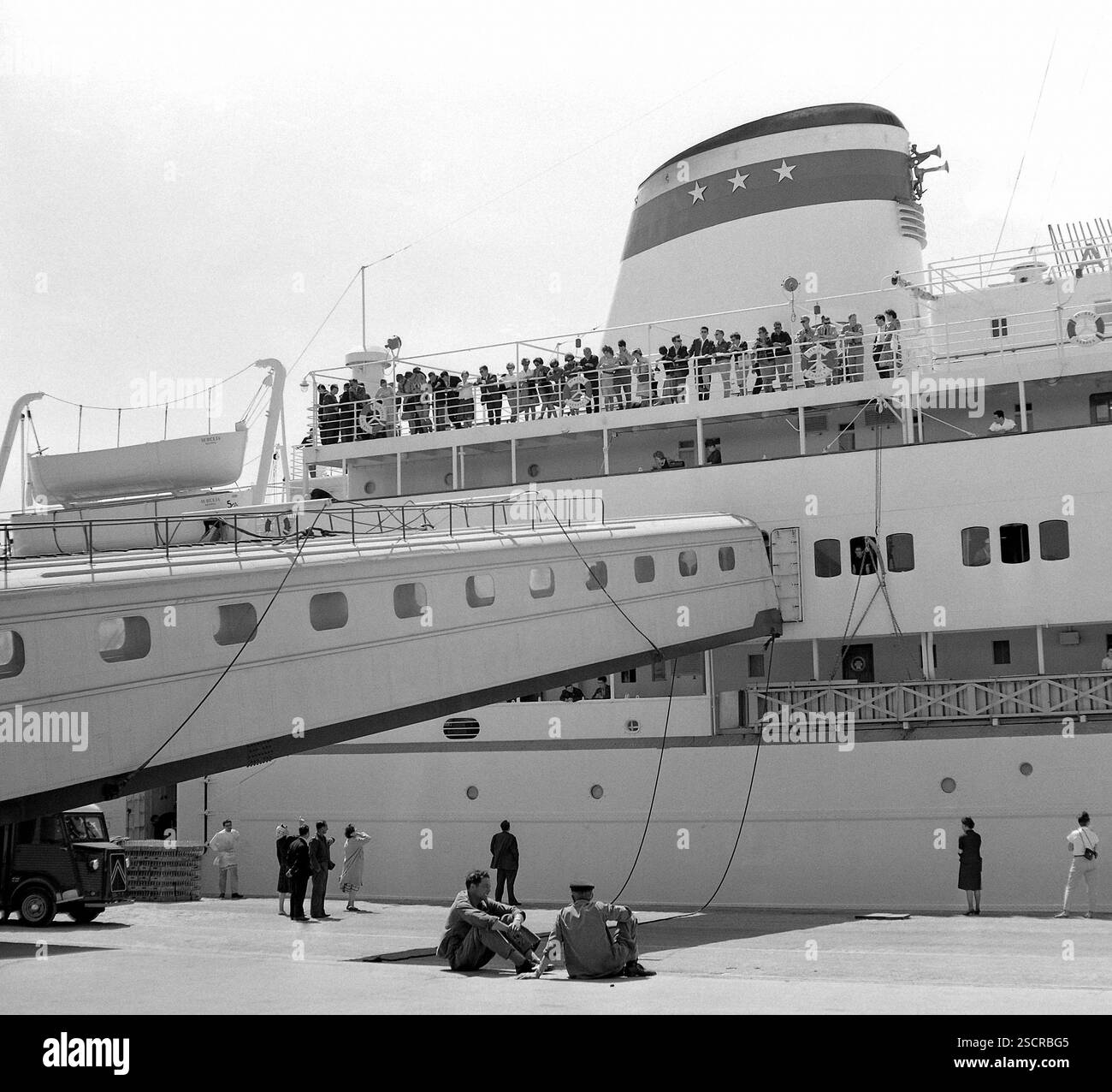 "Aurelia" a le Havre. L'immagine mostra il ponte passeggeri e i passeggeri sulla ringhiera. [traduzione automatizzata] Foto Stock