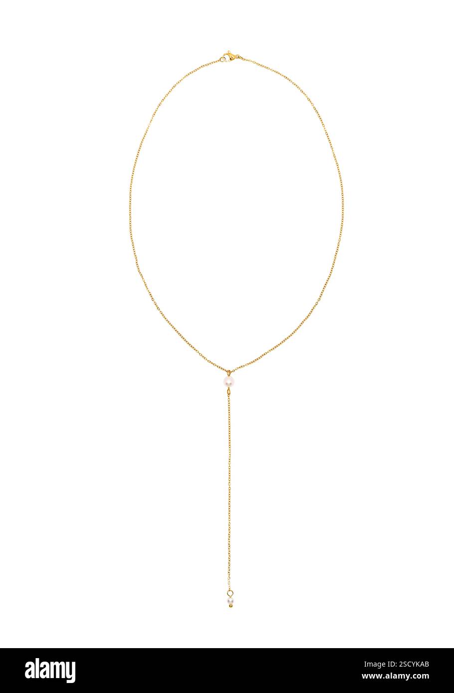 Collana sottile e delicata con catena lariat y in oro con una fessura isolata con perle sul bianco Foto Stock