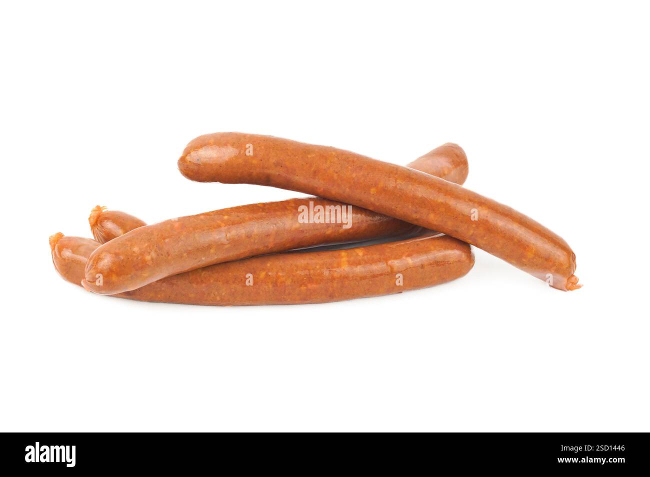 Salsicce di maiale grigliate affumicate, primo piano, isolate su sfondo bianco. Foto Stock