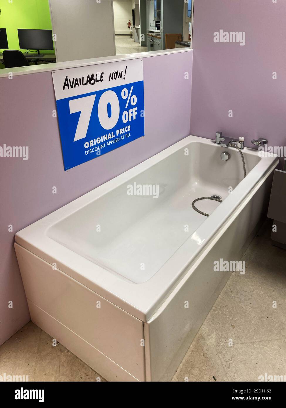 Il negozio della casa al Craigleith Retail Park chiude con tutto il necessario per le vendite, Edimburgo, Scozia Foto Stock