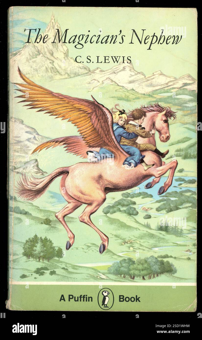 Copia vintage ben letta del popolare libro classico per bambini "il nipote del mago" di C S Lewis, Chronicles of Nania serie n. 6, questa edizione è stata pubblicata nel 1976. Foto Stock
