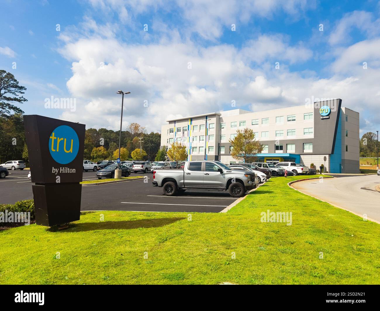 Clemson, SC - 2 novembre 2024: Tru by Hilton è una catena di hotel di proprietà di Hilton Worldwide Foto Stock