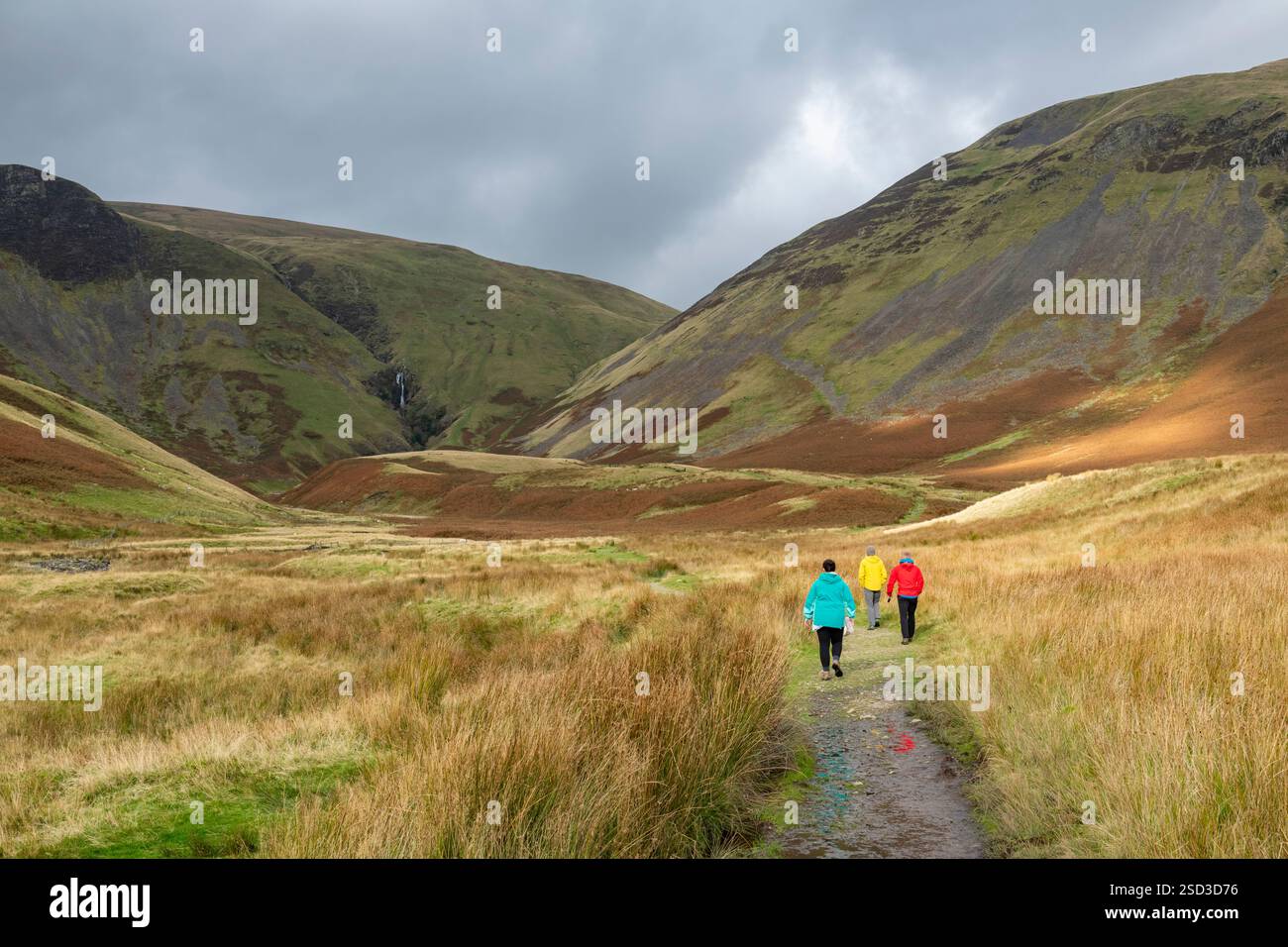 Percorso per la cascata Cautley Spout vicino Sedbergh, ai margini delle Howgill Fells, Cumbria, Inghilterra. Foto Stock